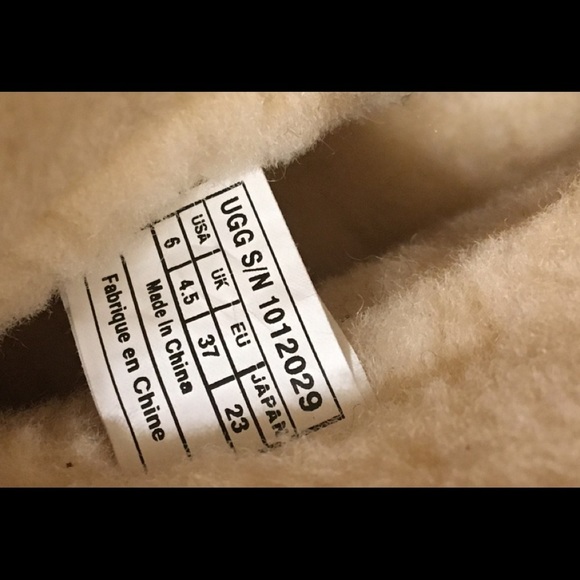 NEW UGG  Boots - Picture 7 of 16